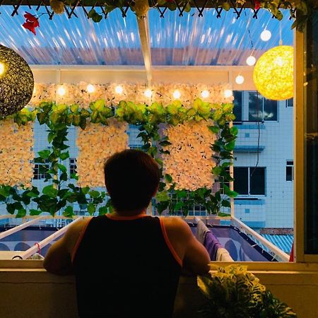 Co.Living Hostel Bandar Seri Begawan Esterno foto
