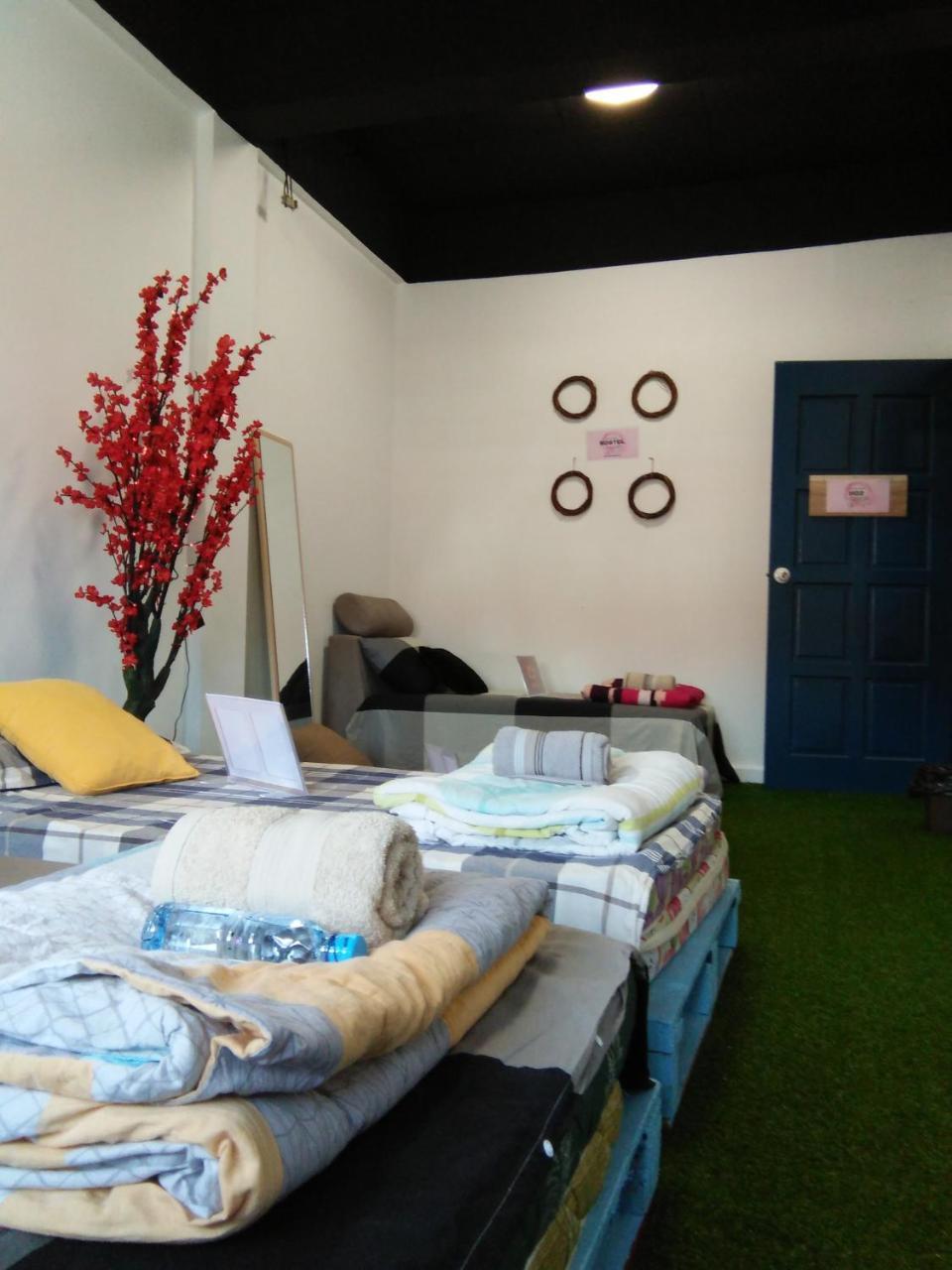 Co.Living Hostel Bandar Seri Begawan Esterno foto
