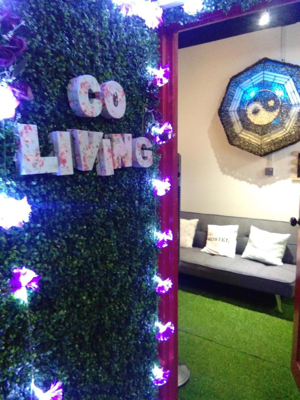 Co.Living Hostel Bandar Seri Begawan Esterno foto