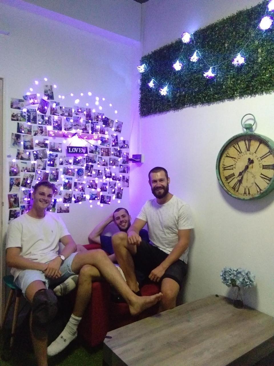 Co.Living Hostel Bandar Seri Begawan Esterno foto
