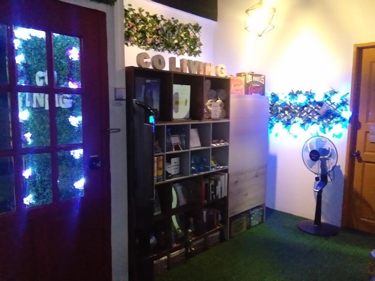 Co.Living Hostel Bandar Seri Begawan Esterno foto