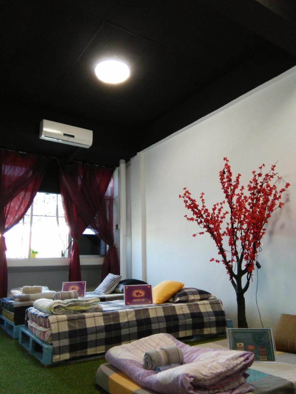 Co.Living Hostel Bandar Seri Begawan Esterno foto