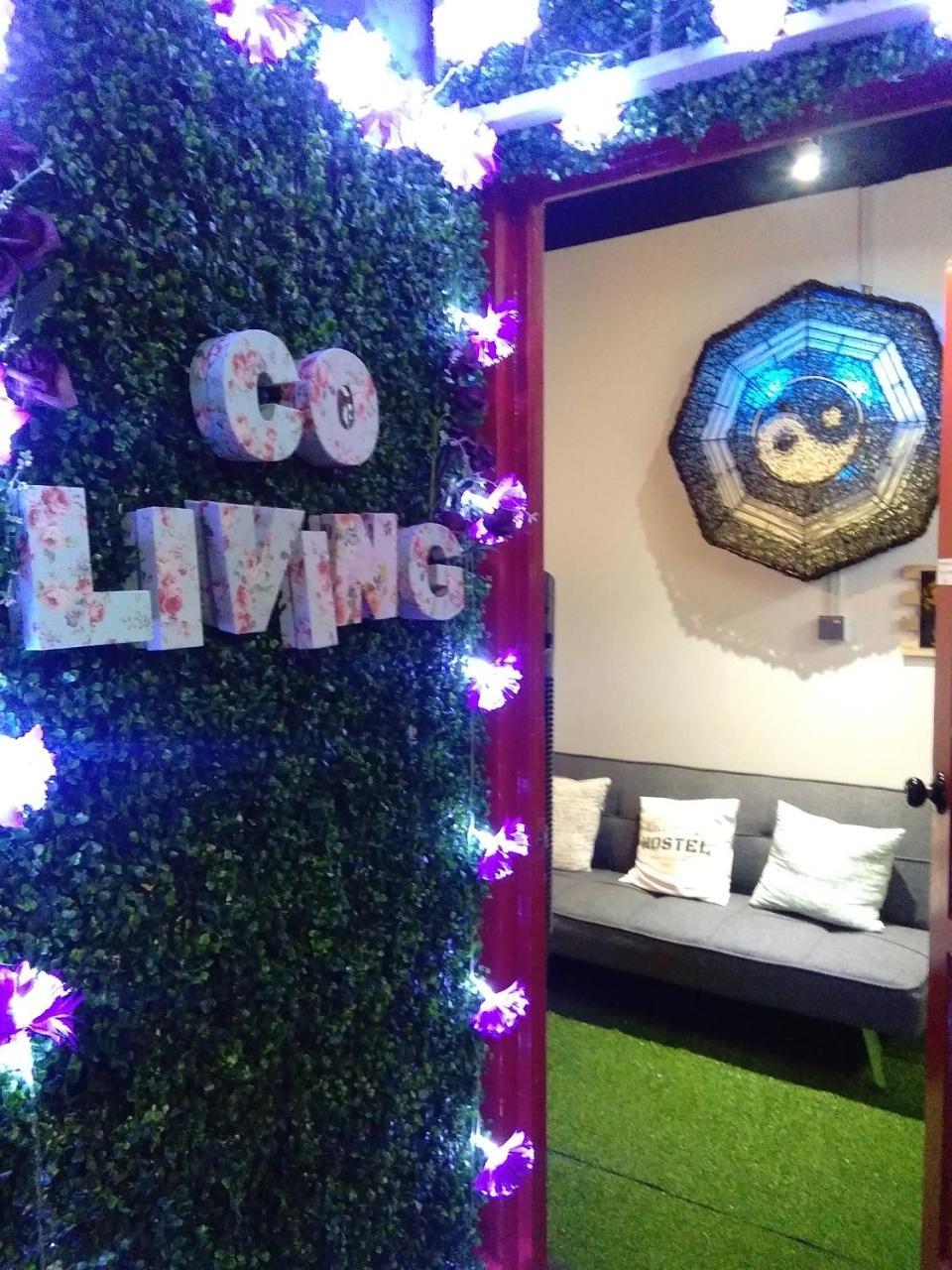 Co.Living Hostel Bandar Seri Begawan Esterno foto