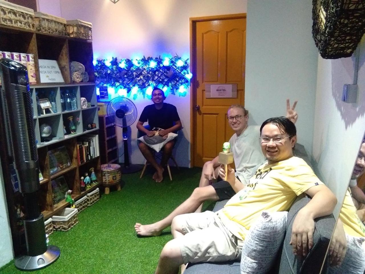 Co.Living Hostel Bandar Seri Begawan Esterno foto