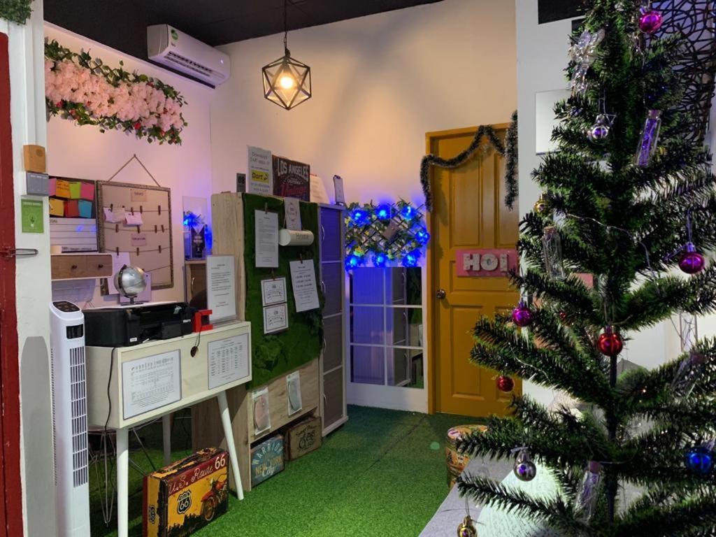 Co.Living Hostel Bandar Seri Begawan Esterno foto
