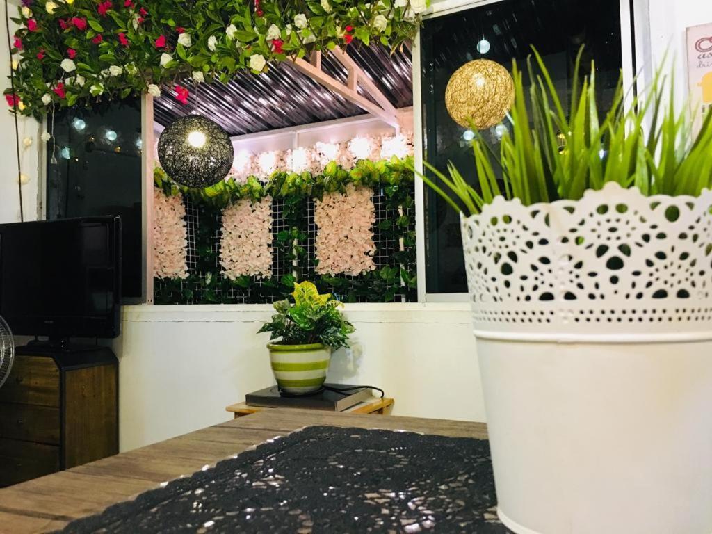Co.Living Hostel Bandar Seri Begawan Esterno foto