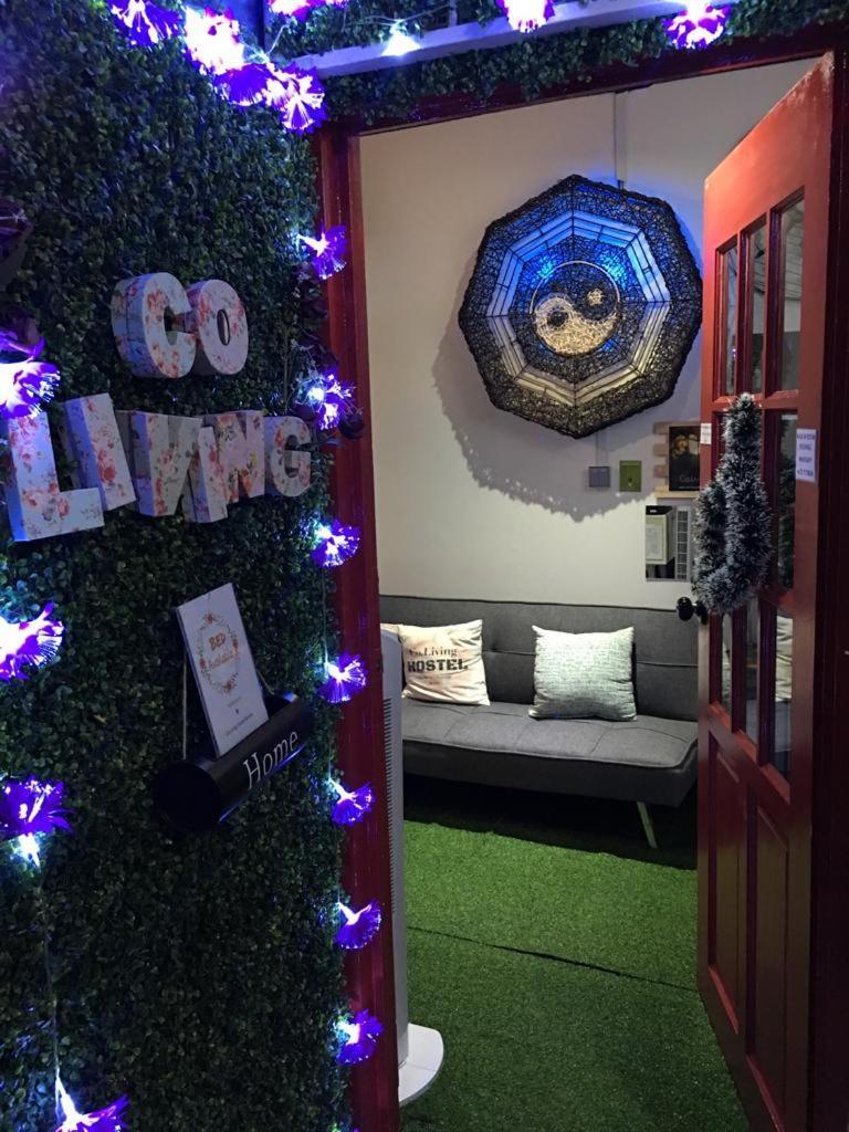 Co.Living Hostel Bandar Seri Begawan Esterno foto