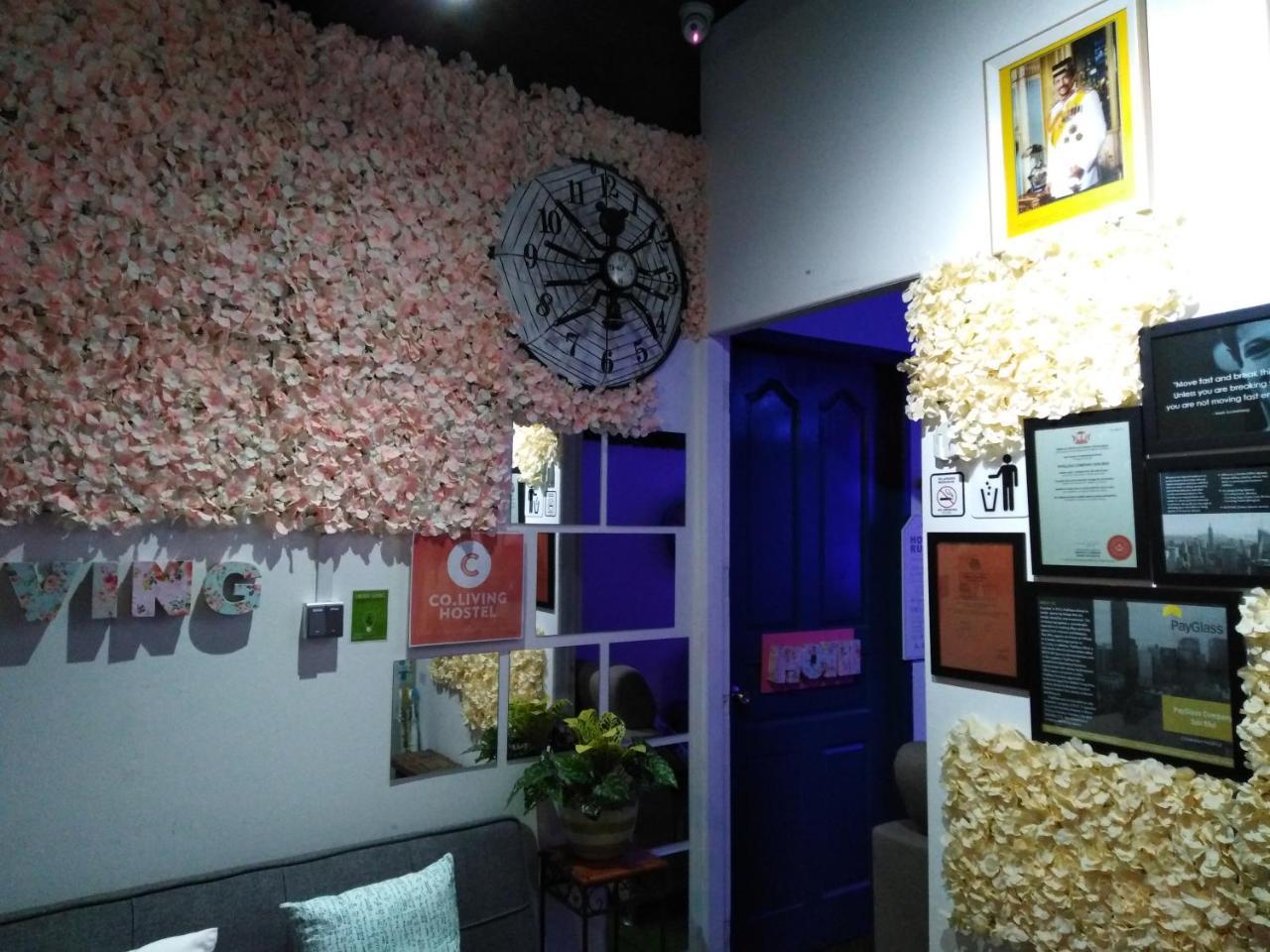 Co.Living Hostel Bandar Seri Begawan Esterno foto